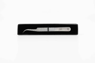 KIKKI - CURVED MULTIFUNCTIONAL TWEEZERS - SHE WOLF