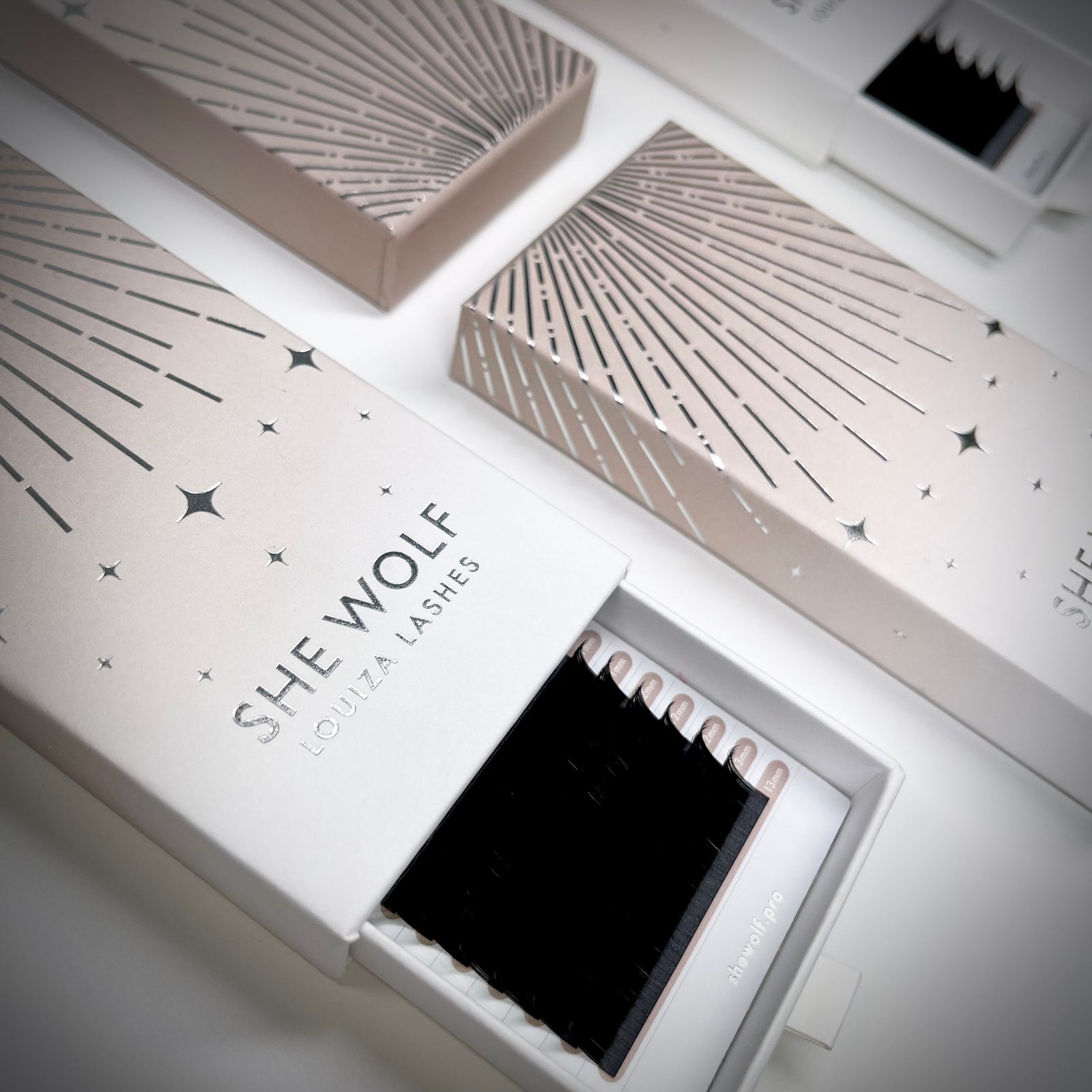 0.03 VOLUME FAUX MINK LOUIZA LASHES